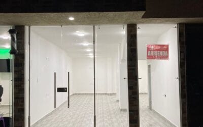 LOCAL UBICADO FRENTE A HIPERCASA,PLAZUELA ALMEYDA.